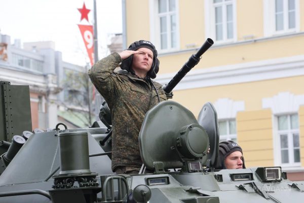 Опубликованы фото репетиции парада Победы в Нижнем Новгороде