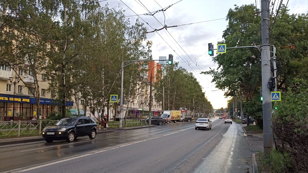 В Нижнем Новгороде на улице Коминтерна оборудовали пешеходный переход со  светофором 24 июня 2024 года | Нижегородская правда