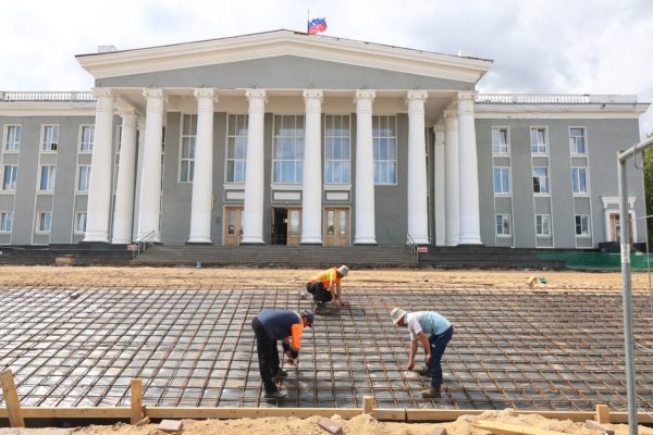 В Дзержинске благоустройство сквера у Дворца культуры химиков выполнено на 45%