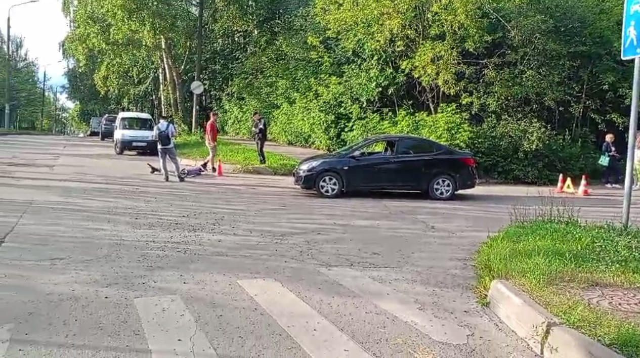 Подростки на арендованном самокате попали в ДТП на площади Советской в НИжнем  Новгороде 28 июня 2024 года | Нижегородская правда