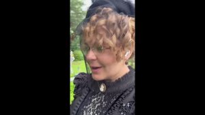 Ирина Пегова встретила день рождения на старом кладбище
