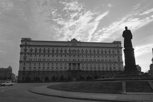 КГБ в смокинге: поучительная история самой могущественной спецслужбы в России