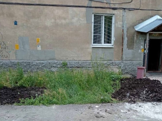 Огромный провал грунта устранили у подъезда жилого дома в Дзержинске