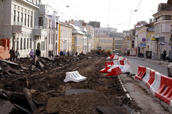 Почему одновременно? Ремонт трамвайных путей заблокировал движение в центре Нижнего Новгорода