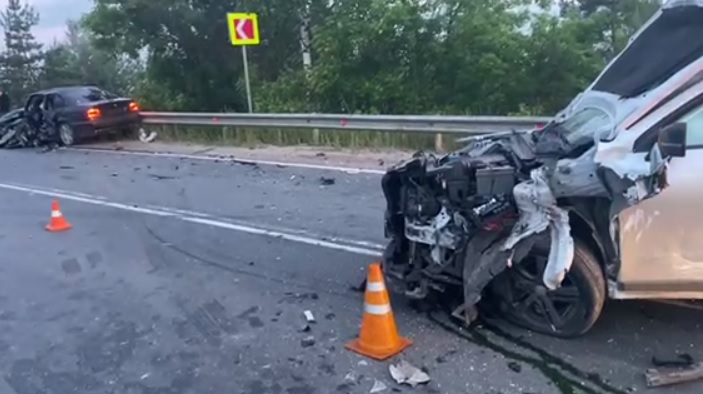 Две иномарки столкнулись на Игумновском шоссе в Дзержинске