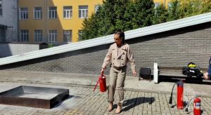 Телеведущая Ольга Бузова научилась тушить пожары в Нижнем Новгороде