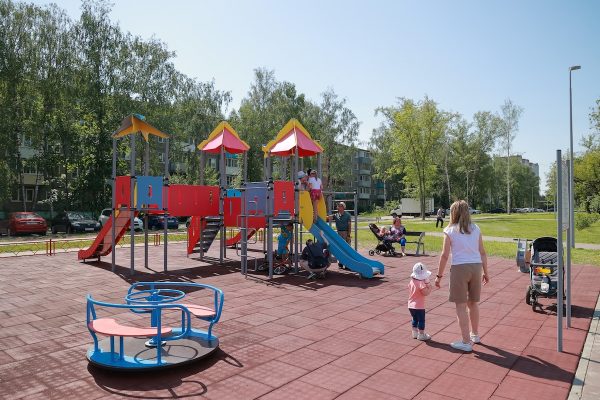Детские площадки появились в Московском районе по проекту «Вам решать!»