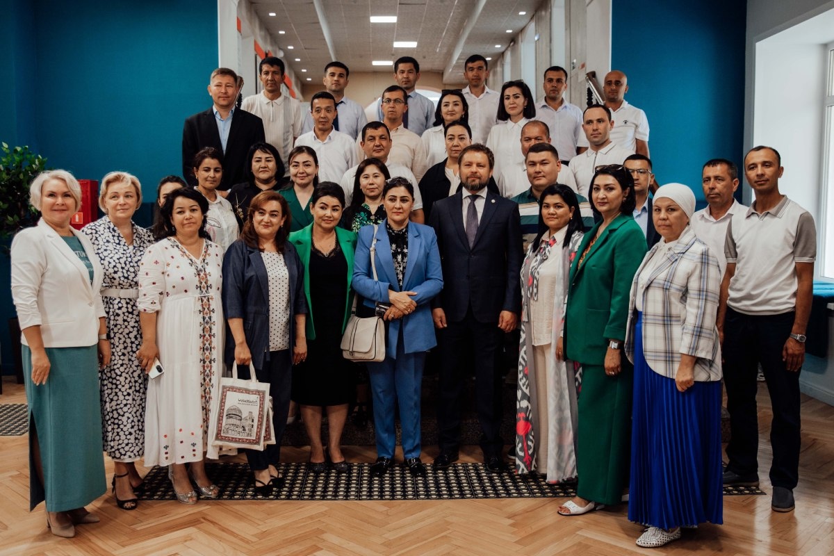 Мининский университет делится опытом с педагогами из Узбекистана