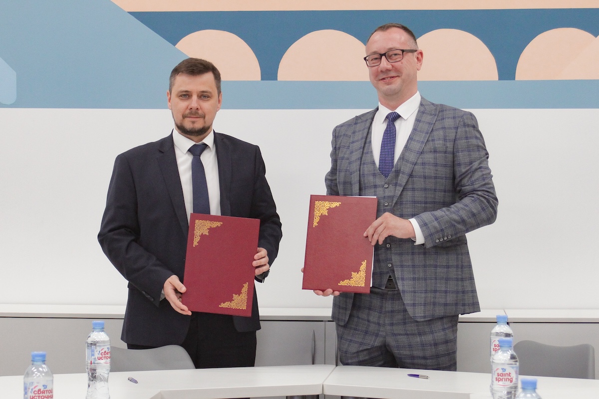 Договор подписали ректор ННГАСУ Дмитрий Щёголев и управляющий директор компании «Взлёт» Алексей Иванов