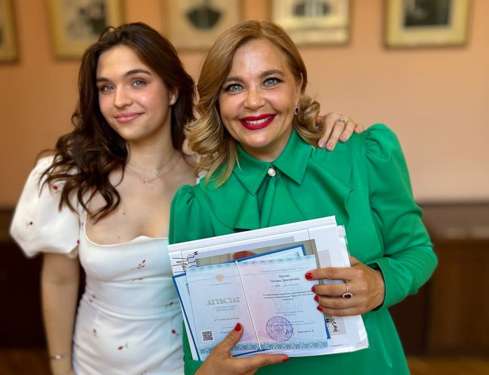 Ирина Пегова похвасталась фотографиями с выпускного своей дочери