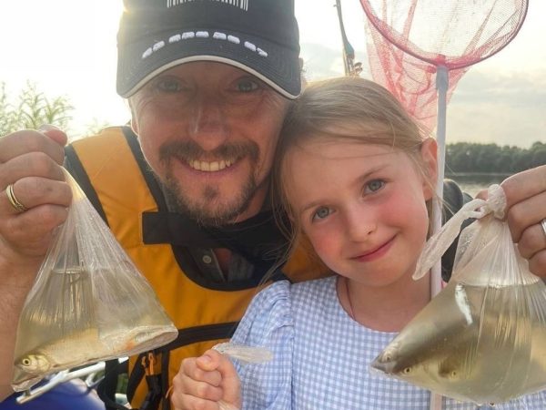 Сергей Безруков учит дочку рыбачить