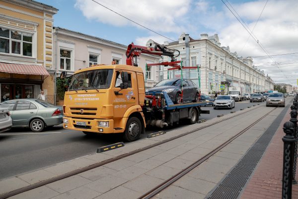 Автомобили без номеров начали увозить с платных парковок в Нижнем Новгороде