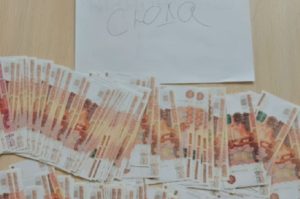 «Сюда» и две пачки денег: экс-директору депстроя Илье Гору дали семь лет за коррупцию 