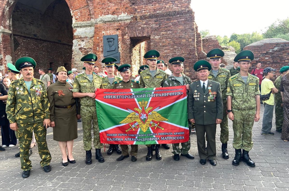 Ветераны-пограничники и юнармейцы посетили Брестскую крепость
