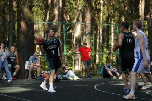 Министр Кабайло возглавил команду в баскетбольном матче против студентов