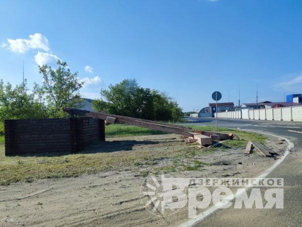 Смерч снес поклонный крест в Дзержинске