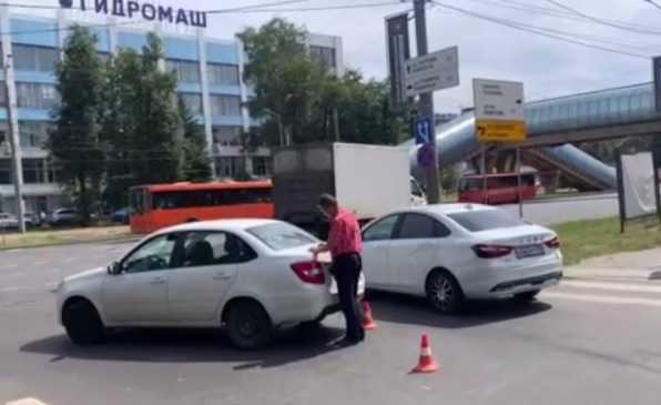 Девушку на электросамокате сбили на пешеходном переходе на проспекте Гагарина