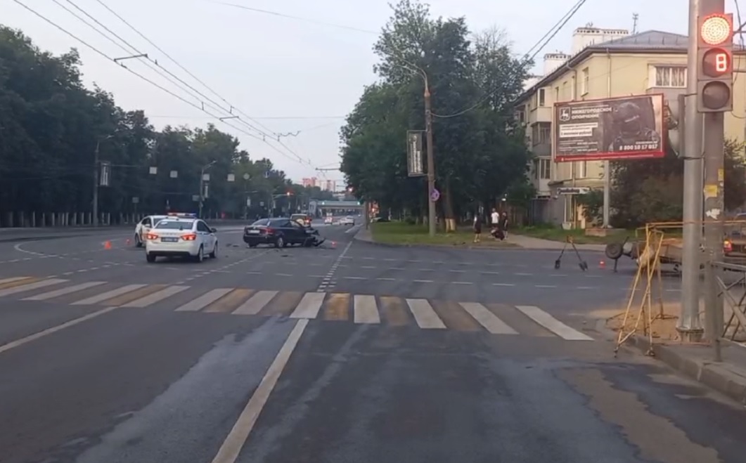 Три человека пострадали в ночной аварии на проспекте Гагарина