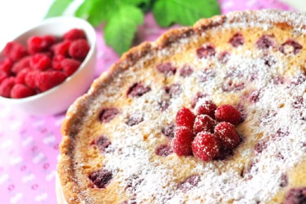 Печём пироги с малиной: нижегородки поделились секретами летней выпечки