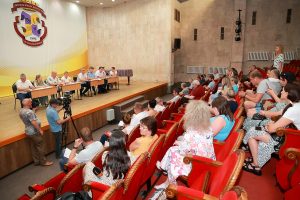 Представители разных структур ответили на вопросы жителей дома №37 по ул. Фучика