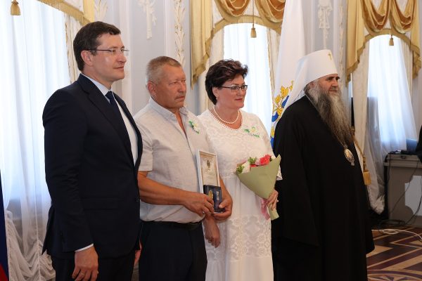 Юбиляров семейной жизни наградили в Нижнем Новгороде