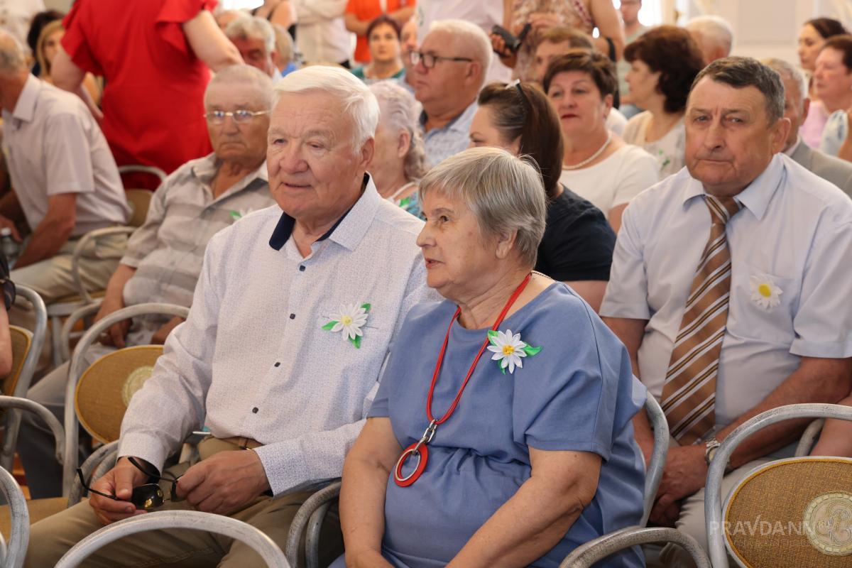 Награждение медалями «За любовь и верность»