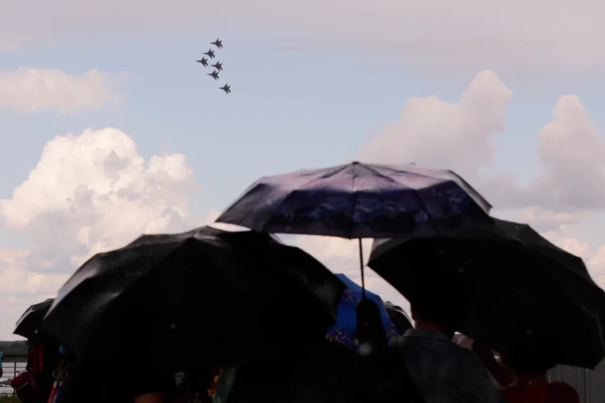 Авиашоу группы «Стрижи» на самолетах МиГ-29 прошло в Нижнем Новгороде