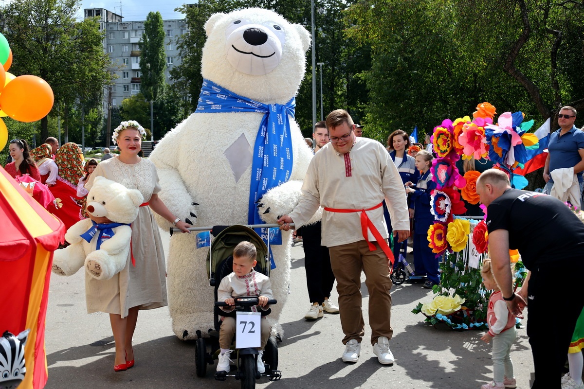 Большим семейным фестивалем отметили День города в Автозаводском районе