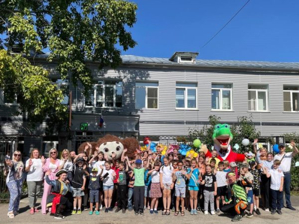 Детский праздник «Из лета – в школу» прошел при поддержке Марии Самоделкиной