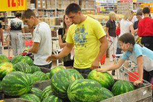 Как выбрать арбузы и дыни: простые правила