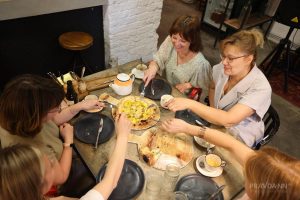 «Проще заказать доставку»: доступных кафе и ресторанов в Нижегородской области становится меньше