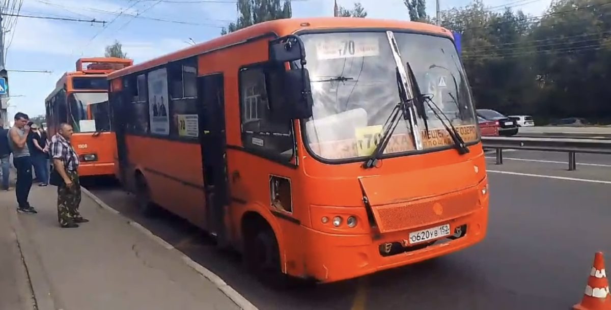 Троллейбус врезался в маршрутку с пассажирами в Нижнем Новгороде