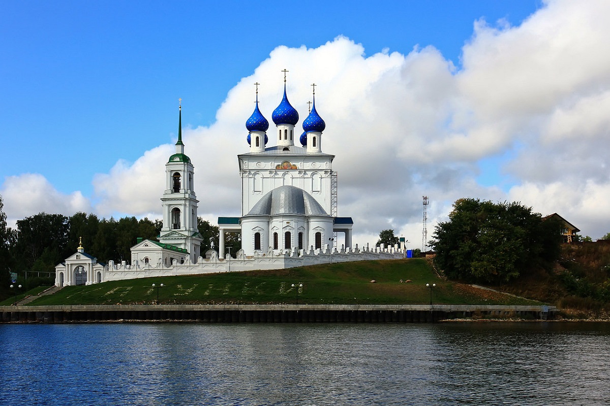 Храм Рождества Богородицы - главная достопримечательность Катунок