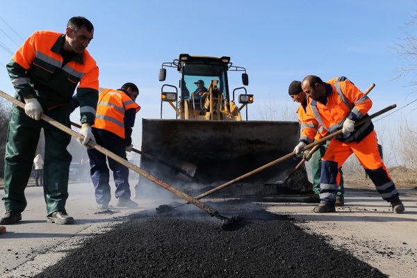 1 300 заявок поступило летом с просьбой о локальном ремонте дорог и тротуаров