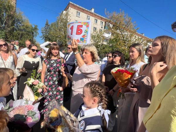 Снова сели за парты: торжественные линейки прошли в нижегородских школах