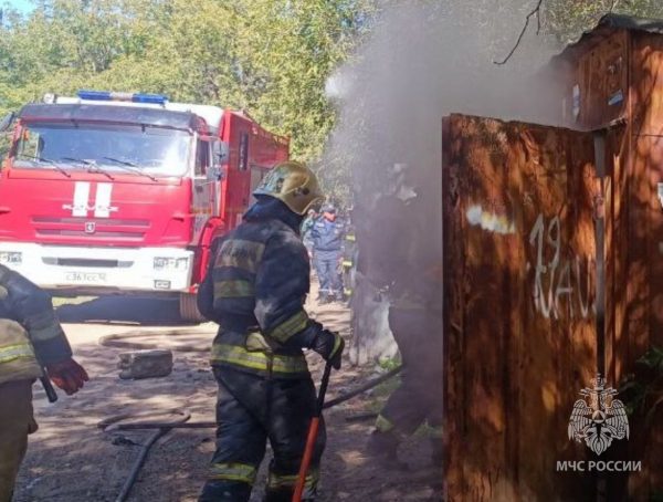 Гараж загорелся на Комсомольской площади