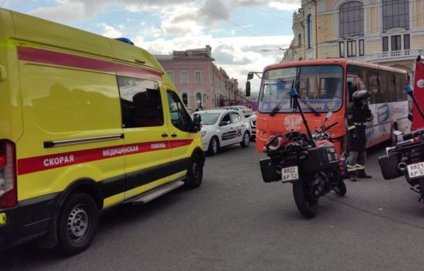 Маршрутка Т‑45 попала в ДТП на площади Минина в Нижнем Новгороде