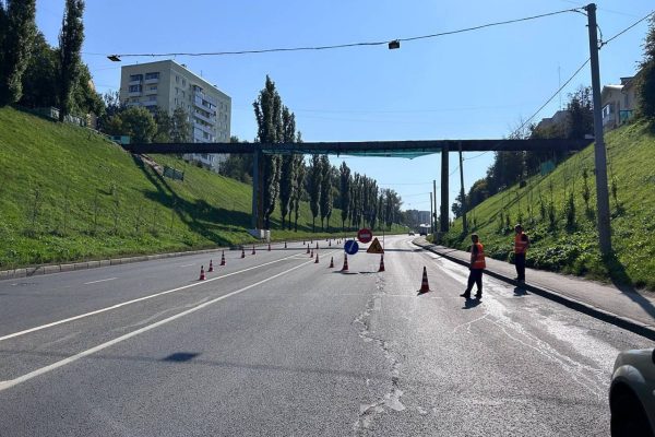 Движение по Похвалинскому съезду в Нижнем Новгороде сузили до двух полос