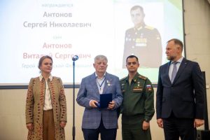 Отцам нижегородцев-Героев России вручили медали «Отец солдата»&nbsp;