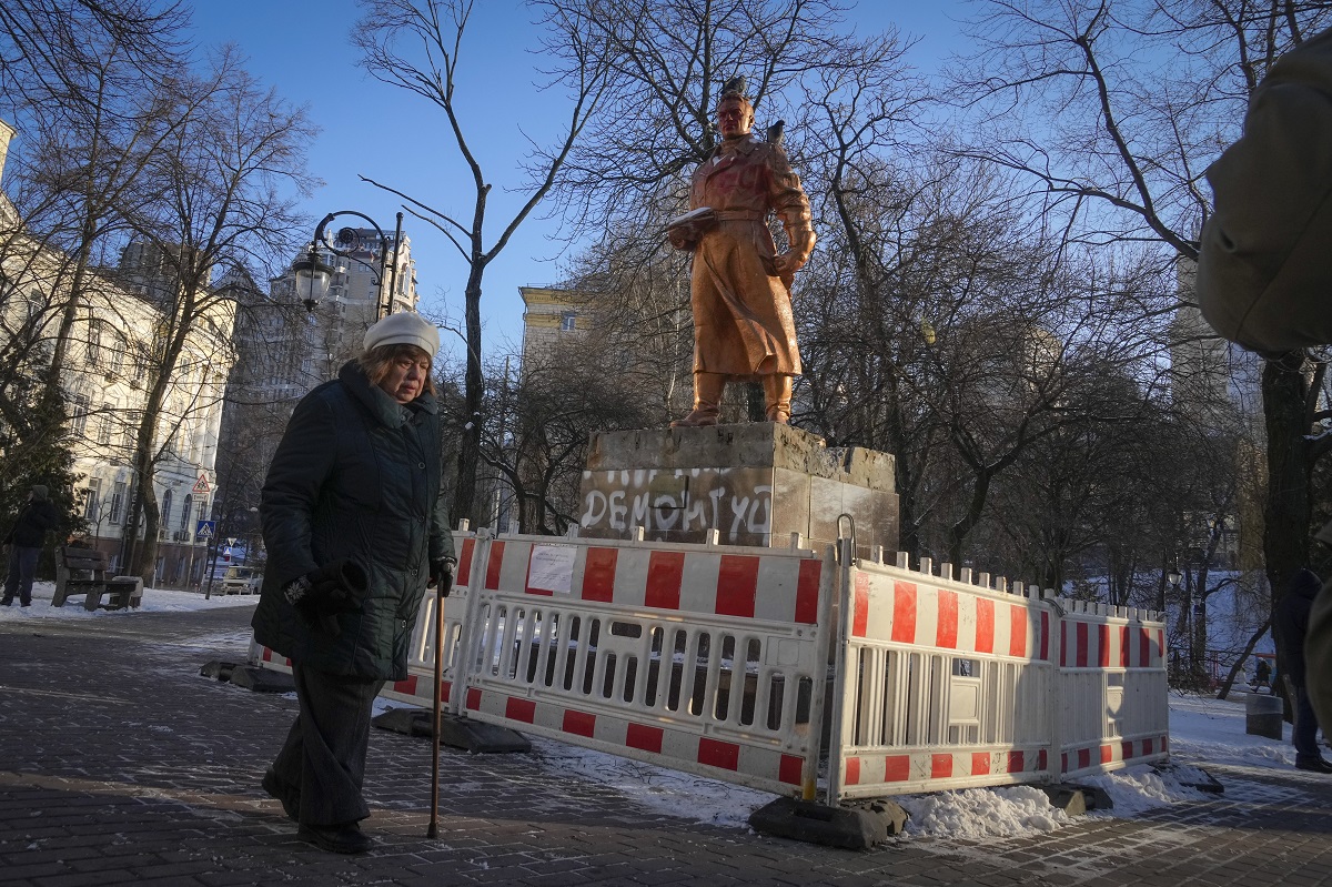 Правнук Валерия Чкалова хочет забрать памятники великих россиян с Украины