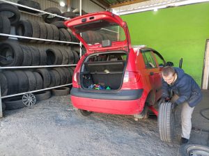 Сменили резину: нижегородские автомобилисты уже начали "переобуваться" на зиму