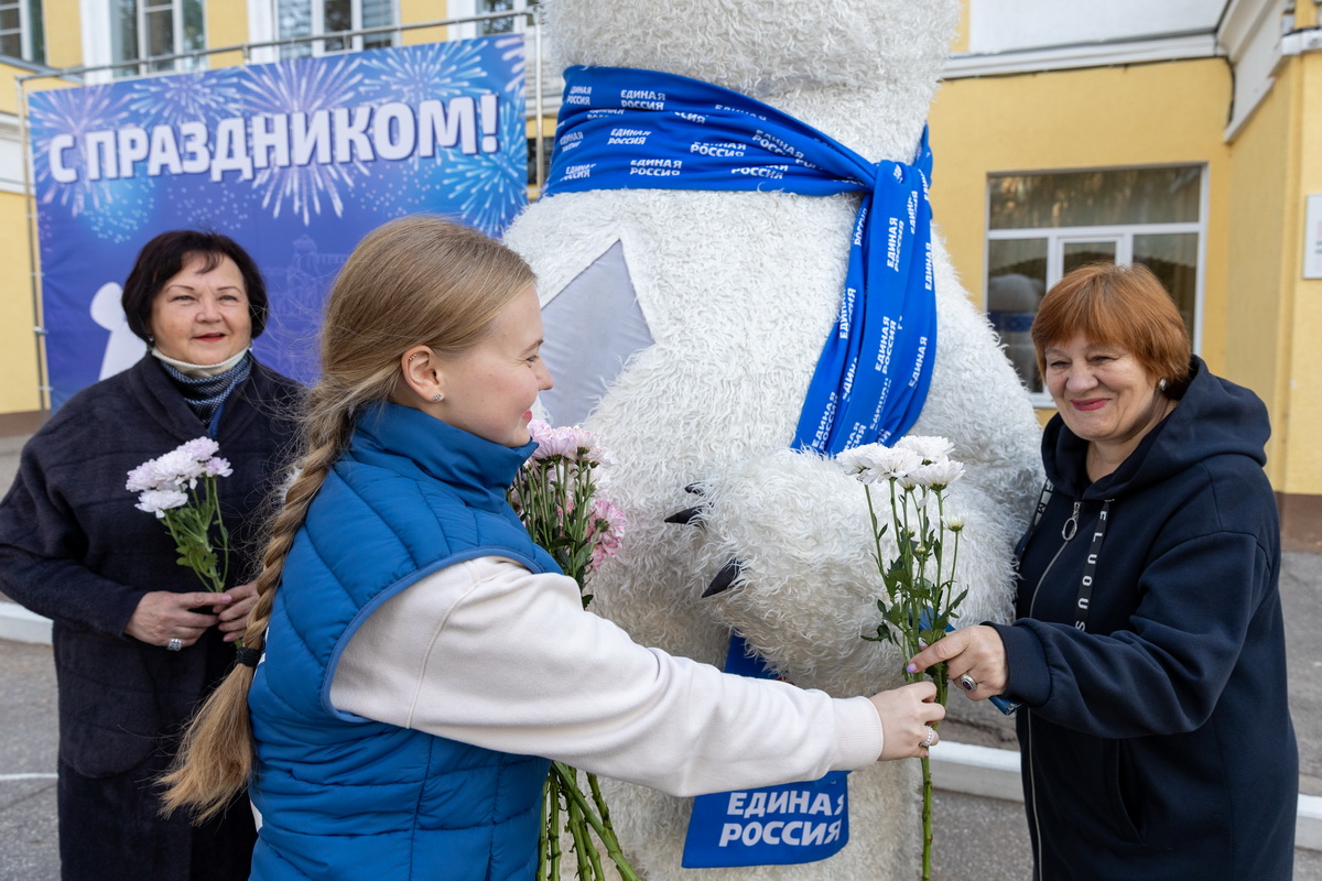 Акция «Спасибо учителям!» прошла в Нижнем Новгороде