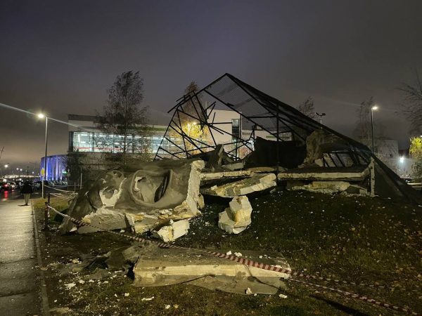 Стало известно, почему разрушили статую «Прорыв» у ТЦ «Седьмое небо»