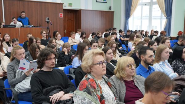 Ведущие лингвисты обсудили динамику русской грамматики в Нижнем Новгороде