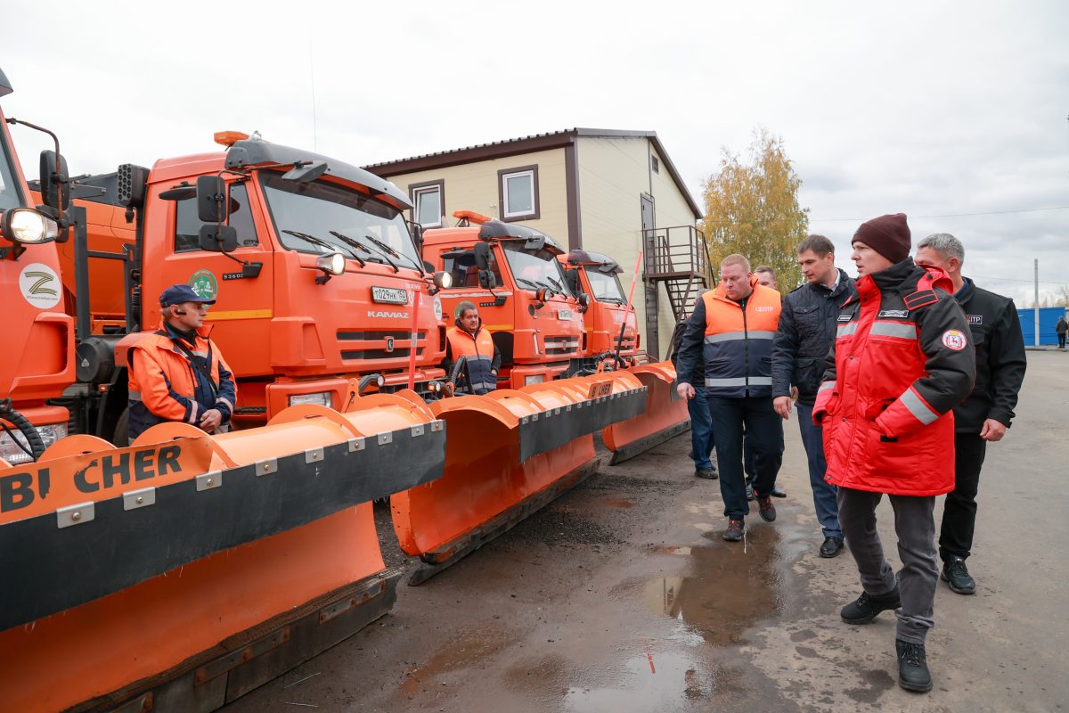 Смотр готовности коммунальной техники к зиме прошел в Нижегородском районе