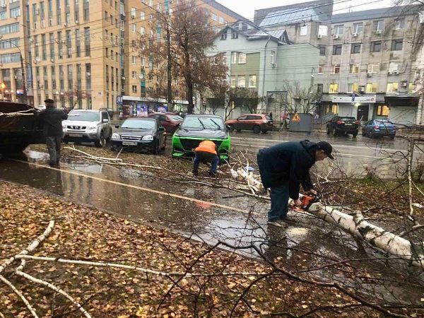 Дорожные службы ликвидируют последствия непогоды в районах Нижнего Новгорода