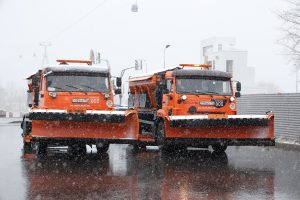 К снегопаду на улицах Нижнего Новгорода увеличивают число снегоуборочной техники