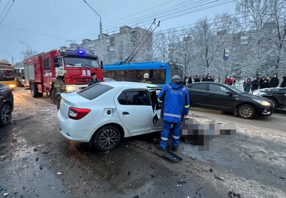 Два человека погибли в ДТП на проспекте Циолковского в Дзержинске