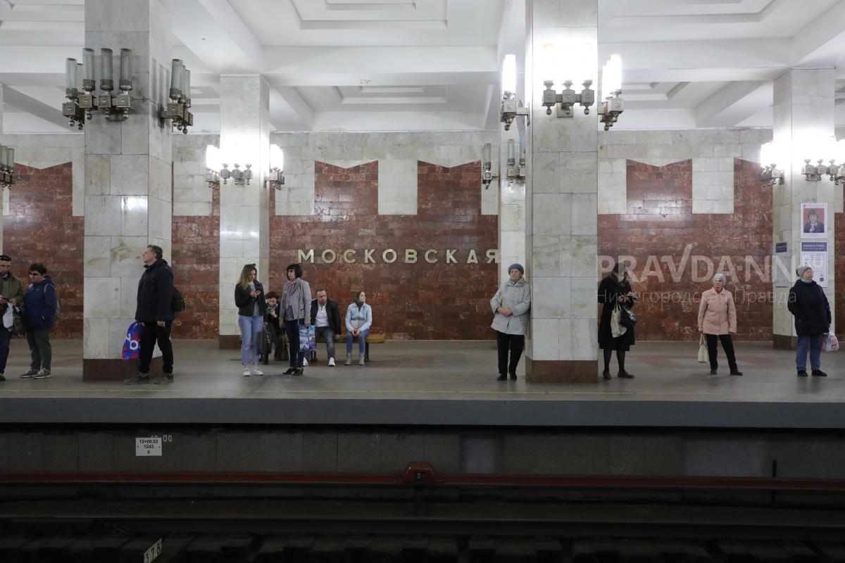 Нижегородка упала на рельсы прямо перед движущимся поездом в метро