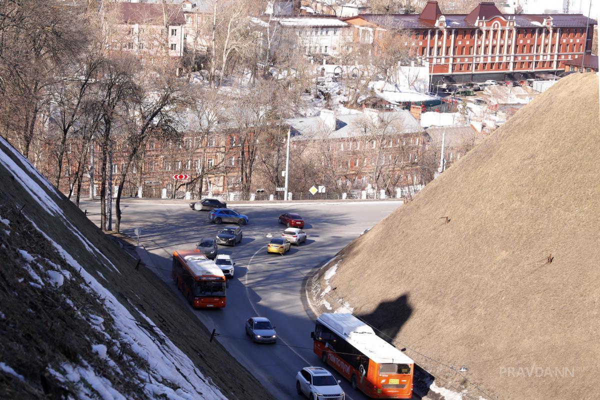 Движение ограничено на перекрестке улицы Добролюбова и Зеленского съезда